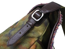 Load image into Gallery viewer, 極美品 CHANEL シャネル エンブロイダリー メッセンジャーバッグ 21番台 A92790 グラフィティ カーキ ココマーク 中古 4b006339