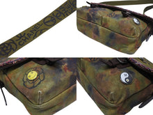 Load image into Gallery viewer, 極美品 CHANEL シャネル エンブロイダリー メッセンジャーバッグ 21番台 A92790 グラフィティ カーキ ココマーク 中古 4b006339