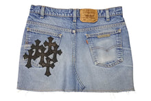 画像をギャラリービューアに読み込む, 新品未使用 CHROME HEARTS クロムハーツ × Levi's リーバイス セメタリークロスパッチ デニムミニスカート サイズ26 10パッチ 中古 4b006403