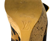 Load image into Gallery viewer, LOUIS VUITTON ルイヴィトン レオパード柄 サンダル ウェッジソール ブラウン ブラック ゴールド金具 サイズ34 1/2 美品 中古 4b006409