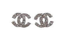 Load image into Gallery viewer, 極美品 CHANEL シャネル Coco Mark ココマーク ラインストーン ピアス 03A 刻印 1.7g シルバーカラー 中古 4b006431