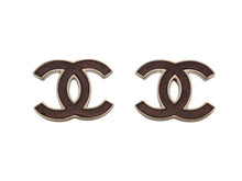 画像をギャラリービューアに読み込む, CHANEL シャネル ココマーク ピアス レザー調 両耳用 アクセサリー B12P刻印 4.6g ブラウン ゴールド 美品 中古 4b006436