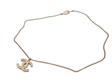 画像をギャラリービューアに読み込む, CHANEL シャネル ココマーク グリッター ネックレス 重量約7.9g 10A刻印 全長約47cm ゴールド メタル 美品 中古 4b0064327