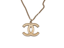 画像をギャラリービューアに読み込む, CHANEL シャネル ココマーク グリッター ネックレス 重量約7.9g 10A刻印 全長約47cm ゴールド メタル 美品 中古 4b0064327