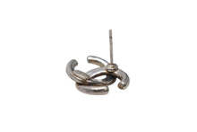 画像をギャラリービューアに読み込む, 極美品 CHANEL シャネル Coco Mark ココマーク ピアス シルバーカラー 01P 刻印 1.7g アクセサリー 中古 4b006440