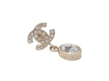 画像をギャラリービューアに読み込む, 極美品 CHANEL シャネル ココマーク ドロップ ピアス ぶら下がり 両耳 09A刻印 フランス製 重量約3.1g メタル ラインストーン シルバー金具 中古 4b006448