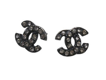 画像をギャラリービューアに読み込む, CHANEL シャネル ココマーク ピアス 両耳用 メタル ラインストーン ガンメタル金具 重量約4.0g 美品 中古 4b006450
