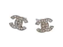 画像をギャラリービューアに読み込む, 極美品 CHANEL シャネル ココマーク ピアス 両耳 A12W刻印 フランス製 1.5g メタル ラインストーン シルバー金具 中古 4b006452