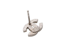 画像をギャラリービューアに読み込む, 極美品 CHANEL シャネル ココマーク ピアス 両耳 A12W刻印 フランス製 1.5g メタル ラインストーン シルバー金具 中古 4b006452