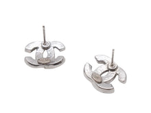 画像をギャラリービューアに読み込む, 極美品 CHANEL シャネル ココマーク ピアス 両耳 03A刻印 フランス製 メタル ラインストーン シルバー金具 3.4g 中古 4b006453