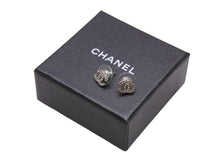 画像をギャラリービューアに読み込む, 極美品 CHANEL シャネル ココマーク ピアス 両耳 A11V刻印 フランス製 重量約1.5g メタル ラインストーン ゴールド金具 中古 4b006454