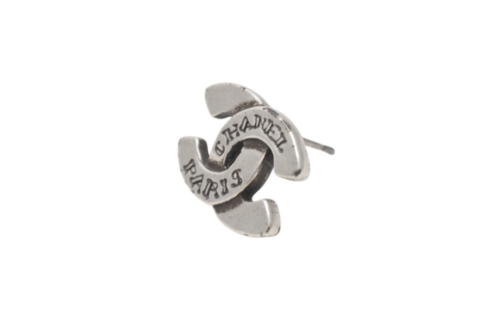 Very Good Condition CHANEL Coco Mark Earrings 99A Engraved 1.7g Silver Color Accessories Used 4b006458