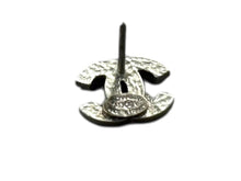 Load image into Gallery viewer, 極美品 CHANEL シャネル ココマーク ピアス 両耳用 A13V刻印 重量約1.4g メタル ラインストーン シルバー金具 中古 4b006460