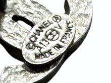 Load image into Gallery viewer, 極美品 CHANEL シャネル ココマーク ピアス 両耳用 A13V刻印 重量約1.4g メタル ラインストーン シルバー金具 中古 4b006460