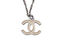 画像をギャラリービューアに読み込む, CHANEL シャネル ココマーク ネックレス 重量約5.9g 07V刻印 全長約47cm アイボリー シルバー メタル 美品 中古 4b006468
