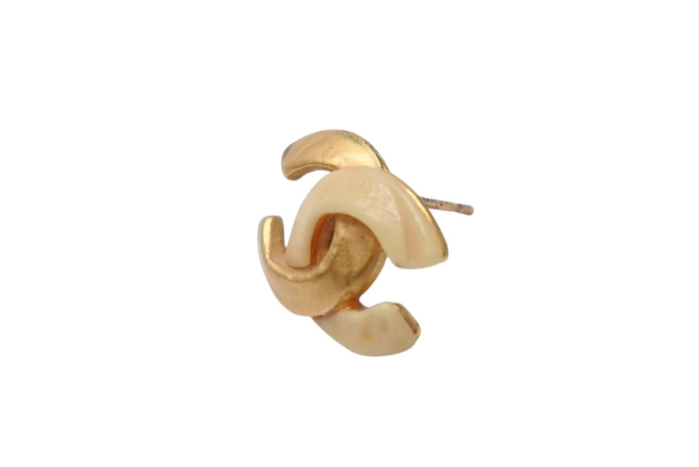 Very Good Condition CHANEL Coco Mark Earrings 00T Engraved 1.8g Ivory Gold Color Accessory Used 4b006476