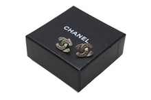画像をギャラリービューアに読み込む, CHANEL シャネル Coco Mark ココマーク ピアス 99A 刻印 1.8g シルバー カラー アクセサリー 美品 中古 4b006482