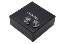 画像をギャラリービューアに読み込む, 極美品 CHANEL シャネル Coco Mark ココマーク ピアス ラインストーン シルバーカラー 06V 刻印 1.8g アクセサリー 中古 4b006489