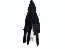Load image into Gallery viewer, 新品未使用 KENZO ケンゾー Fur Striped Tiger Scarf ファーストライプタイガースカーフ ブラック カーキ ワンサイズ 中古 4b000650