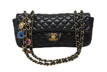 Load image into Gallery viewer, CHANEL シャネル マトラッセ 25cm イーストウエスト バレンタインシリーズ ショルダーバッグ ラムスキン ブラック ゴールド金具 美品 中古 4b006532