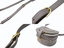 Load image into Gallery viewer, 新品未使用 Chloe クロエ 新型 Marcie”スモールサドルバッグ マーシー スモール ショルダーバッグ グレインレザー グレージュ 中古 4b006541