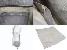 Load image into Gallery viewer, 新品未使用 Chloe クロエ 新型 Marcie”スモールサドルバッグ マーシー スモール ショルダーバッグ グレインレザー グレージュ 中古 4b006541