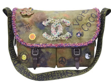 画像をギャラリービューアに読み込む, 極美品 CHANEL シャネル エンブロイダリー メッセンジャーバッグ 21番台 A92790 グラフィティ カーキ ココマーク 中古 4b006551