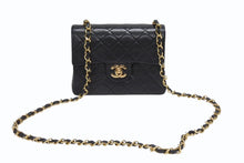 Load image into Gallery viewer, 極美品 CHANEL シャネル ミニマトラッセ17 Sフラップ Sチェーンショルダーバッグ 1番台 ラムスキン ココマーク ブラック 中古 4b006615