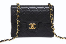 Load image into Gallery viewer, 極美品 CHANEL シャネル ミニマトラッセ17 Sフラップ Sチェーンショルダーバッグ 1番台 ラムスキン ココマーク ブラック 中古 4b006615