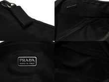 画像をギャラリービューアに読み込む, PRADA プラダ ハンドバッグ アクセサリーポーチ トライアングルロゴ イタリア製 ナイロン ブラック シルバー金具 美品 中古 4b006625