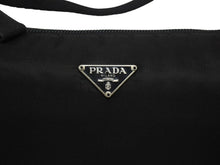 画像をギャラリービューアに読み込む, PRADA プラダ ハンドバッグ アクセサリーポーチ トライアングルロゴ イタリア製 ナイロン ブラック シルバー金具 美品 中古 4b006625
