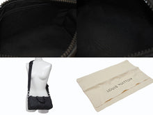 Load image into Gallery viewer, 新品同様 LOUIS VUITTON ルイヴィトン キーポル バンドリエール25 ショルダーバッグ ハンドバッグ モノグラムトリヨン M20900 中古 4b006644