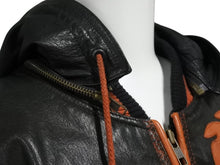 Load image into Gallery viewer, pellepelle ペレペレ フーディ レザージャケット 刺繍 ロゴ サイズ38 ブラック オレンジ 美品 中古 4b006654