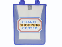画像をギャラリービューアに読み込む, CHANEL シャネル トートバッグ ハンドバッグ ノベルティ ブルー クリア ロゴ プリント 美品 中古 4b006710