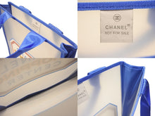 画像をギャラリービューアに読み込む, CHANEL シャネル トートバッグ ハンドバッグ ノベルティ ブルー クリア ロゴ プリント 美品 中古 4b006710