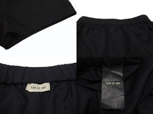 Load image into Gallery viewer, 極美品 FEAR OF GOD ESSENTIALS フィアオブゴッド エッセンシャルズ ハーフパンツ ショーツ ナイロン ブラック サイズM 中古 4b006735