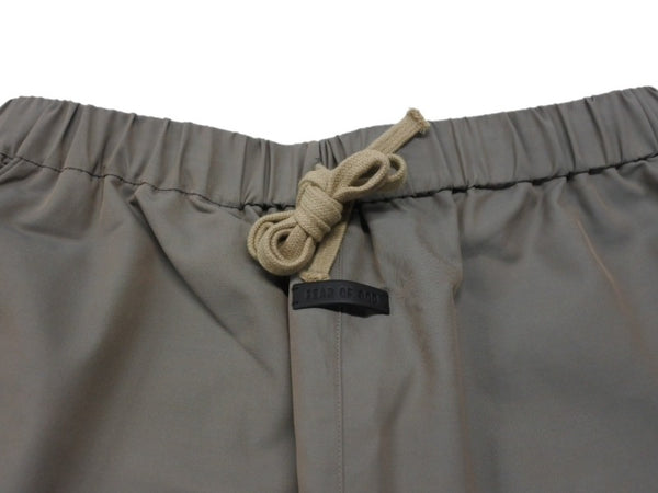 極美品 FEAR OF GOD ESSENTIALS フィアオブゴッド エッセンシャルズ ハーフパンツ ショーツ ナイロン グレー サイズM 中古 4b006736