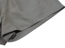 Load image into Gallery viewer, 極美品 FEAR OF GOD ESSENTIALS フィアオブゴッド エッセンシャルズ ハーフパンツ ショーツ ナイロン グレー サイズM 中古 4b006736