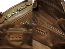 Load image into Gallery viewer, 極美品 MIUMIU ミュウミュウ ショルダーバッグ クロスボディバッグ 2WAYバッグ レザー ブラウン ゴールド金具 中古 4b006756