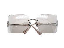 Load image into Gallery viewer, 極美品 MIUMIU ミュウミュウ 夜明けのサングラス SMU54Y サイズ80□14 110 リムレス シールド グレー シルバー ロゴ金具 中古 4b006758