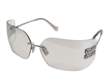 Load image into Gallery viewer, 極美品 MIUMIU ミュウミュウ 夜明けのサングラス SMU54Y サイズ80□14 110 リムレス シールド グレー シルバー ロゴ金具 中古 4b006758