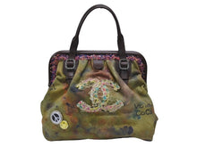Load image into Gallery viewer, 極美品 CHANEL シャネル エンブロイダリー グラフィティ がま口 ハンドバッグ カーキ A92791 アンティークシルバー金具 中古 4b006808