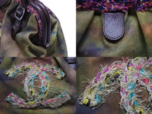 Load image into Gallery viewer, 極美品 CHANEL シャネル エンブロイダリー グラフィティ がま口 ハンドバッグ カーキ A92791 アンティークシルバー金具 中古 4b006808