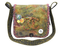 画像をギャラリービューアに読み込む, 極美品 CHANEL シャネル エンブロイダリー グラフィティ ショルダーバッグ A92789 ココマーク 21番台 カーキ 中古 4b006809