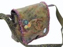 画像をギャラリービューアに読み込む, 極美品 CHANEL シャネル エンブロイダリー グラフィティ ショルダーバッグ A92789 ココマーク 21番台 カーキ 中古 4b006809