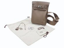 画像をギャラリービューアに読み込む, 新品未使用 エルメス HERMES ケリーアッカドPM W刻印 ワンショルダーバッグ エトゥープ シルバー金具 中古 4b006848