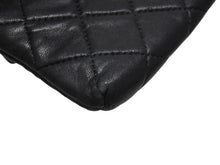 Load image into Gallery viewer, CHANEL シャネル マトラッセ コインケース ココマーク キルティング 15番台 ラムスキン ブラックシルバー金具 美品 中古 4b006852