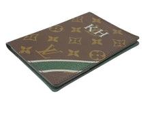 画像をギャラリービューアに読み込む, 新品同様 LOUIS VUITTON ルイヴィトン クーヴェルテュール パスポートケース イニシャル マーカージュ モノグラムキャンバス 中古 4b006856