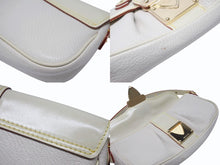 Load image into Gallery viewer, LOUIS VUITTON ルイヴィトン プレシュー ハンドバッグ M91774 スハリ レザー アイボリー スタッズ 2007年 ゴールド金具 美品 中古 4b006920