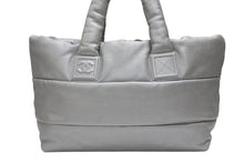 画像をギャラリービューアに読み込む, CHANEL シャネル コココクーン トートバッグ 13番台 ココマーク レザー シルバー キルティング シルバー金具 美品 中古 4b006922